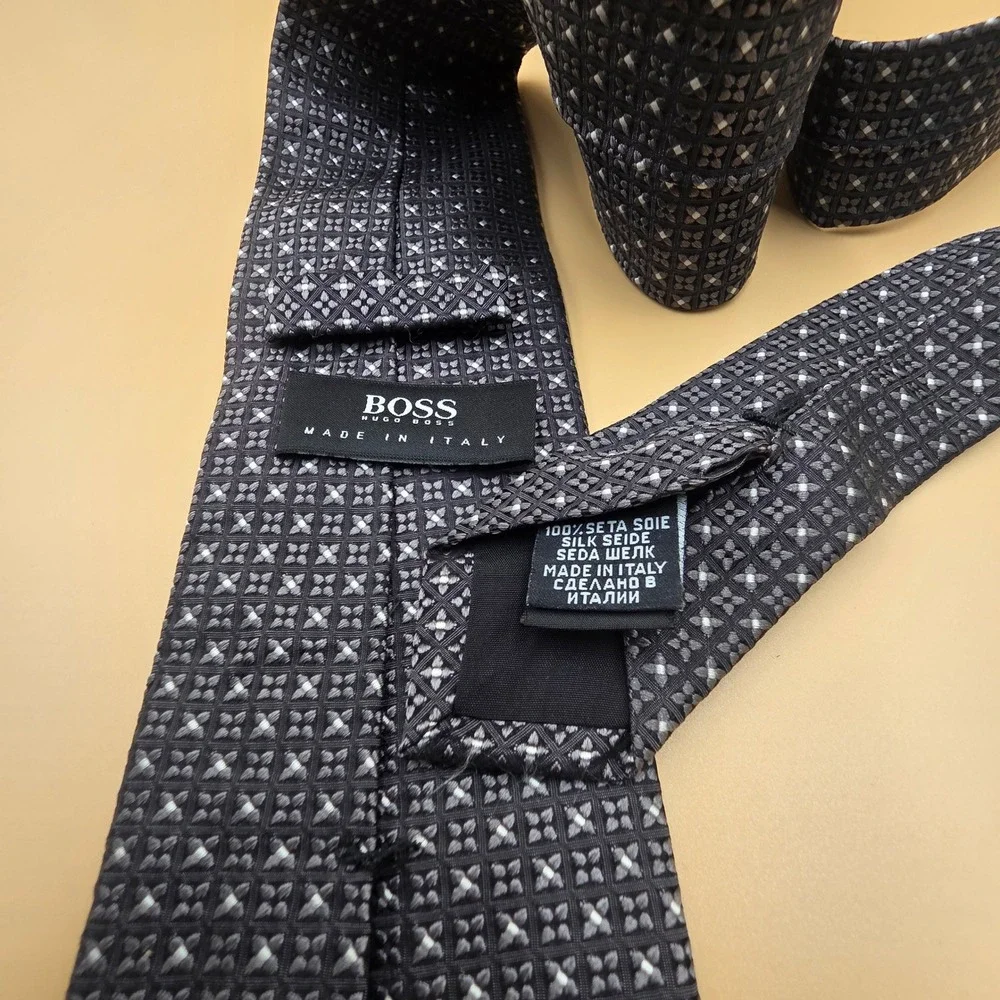 Hugo Boss Mens Silk Tie Grey Black Geometric Micro Pattern Made in Italy 3 Inch